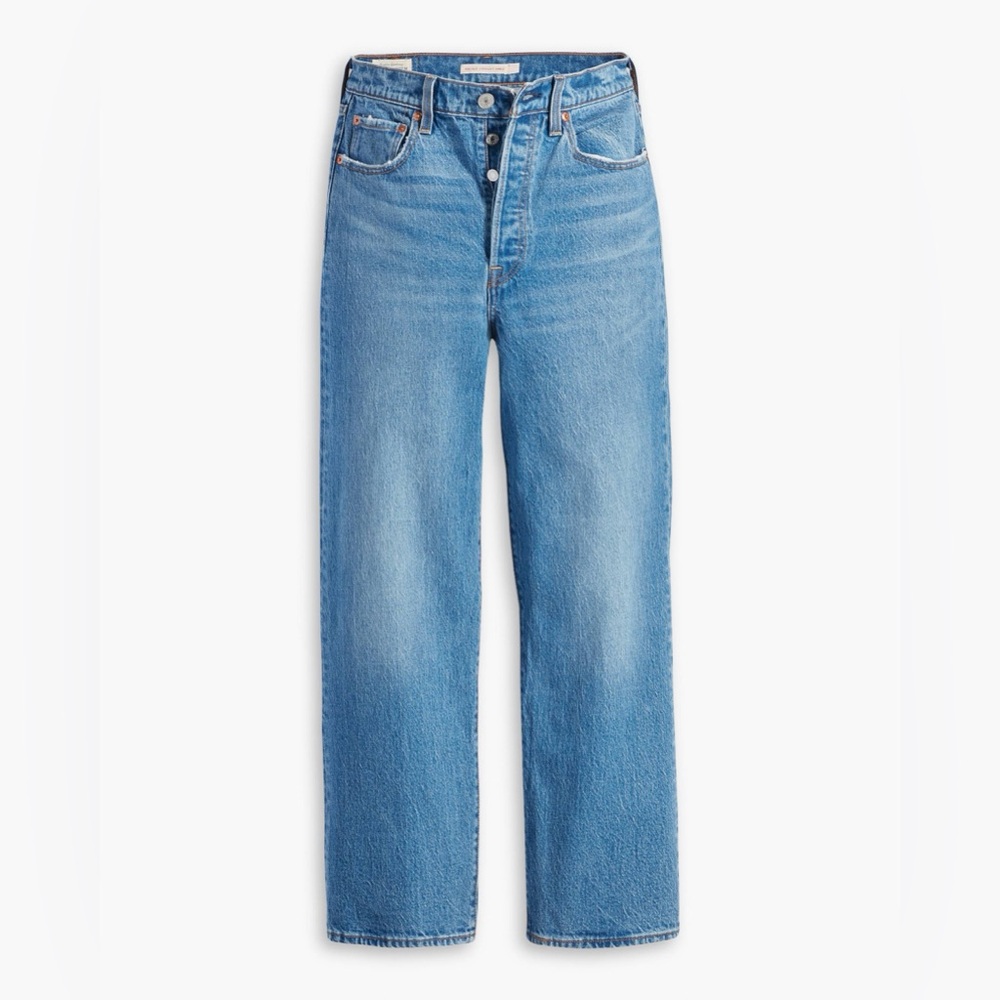 Levi's Ribcage Straight Ankle Jeans in Medium Blue 32